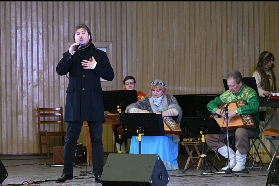 Великой Победе посвящается: артисты Москонцерта выступили в Екатерининском парке