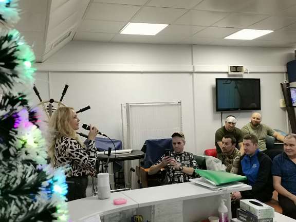 Культбригада поздравила госпиталь Бурденко - 3