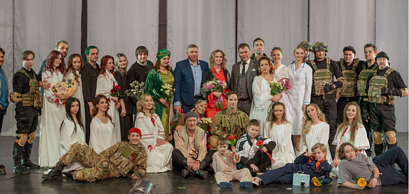 Artistbook. Волнующая премьера Москонцерта «Штабной писарь» исследует темы поиска любви и смысла жизни как в мирное время, так и на поле боя. - 1